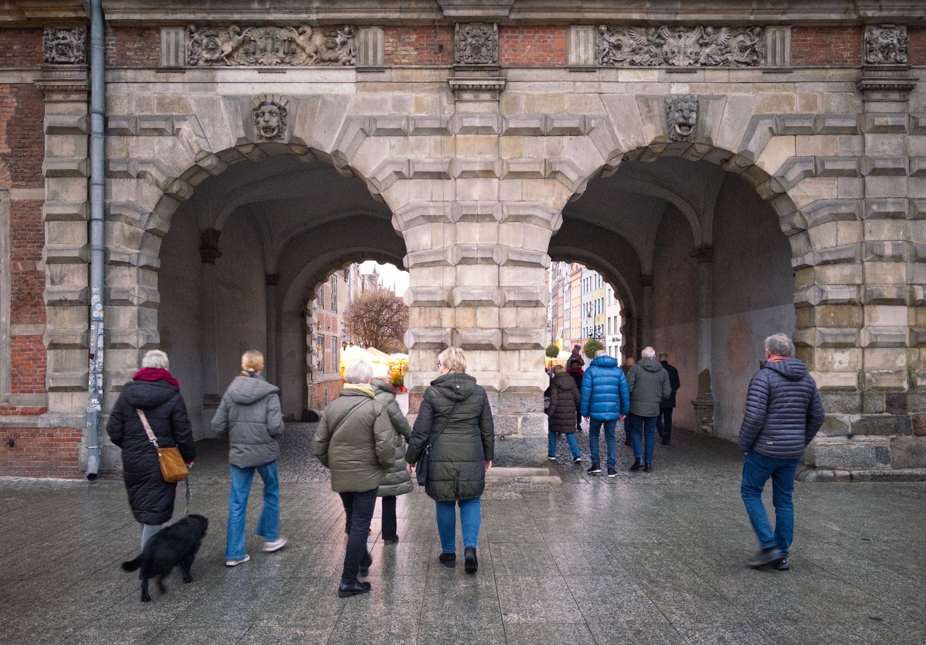 People walking through the Golden Gate on the Royal Route in Gdańsk