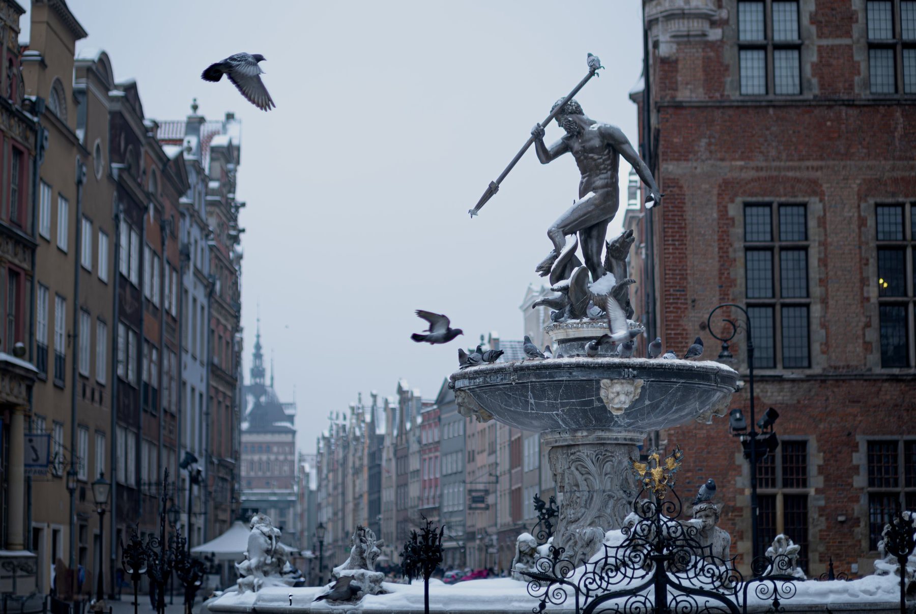Neptune's Fountain on the Long Market in winter