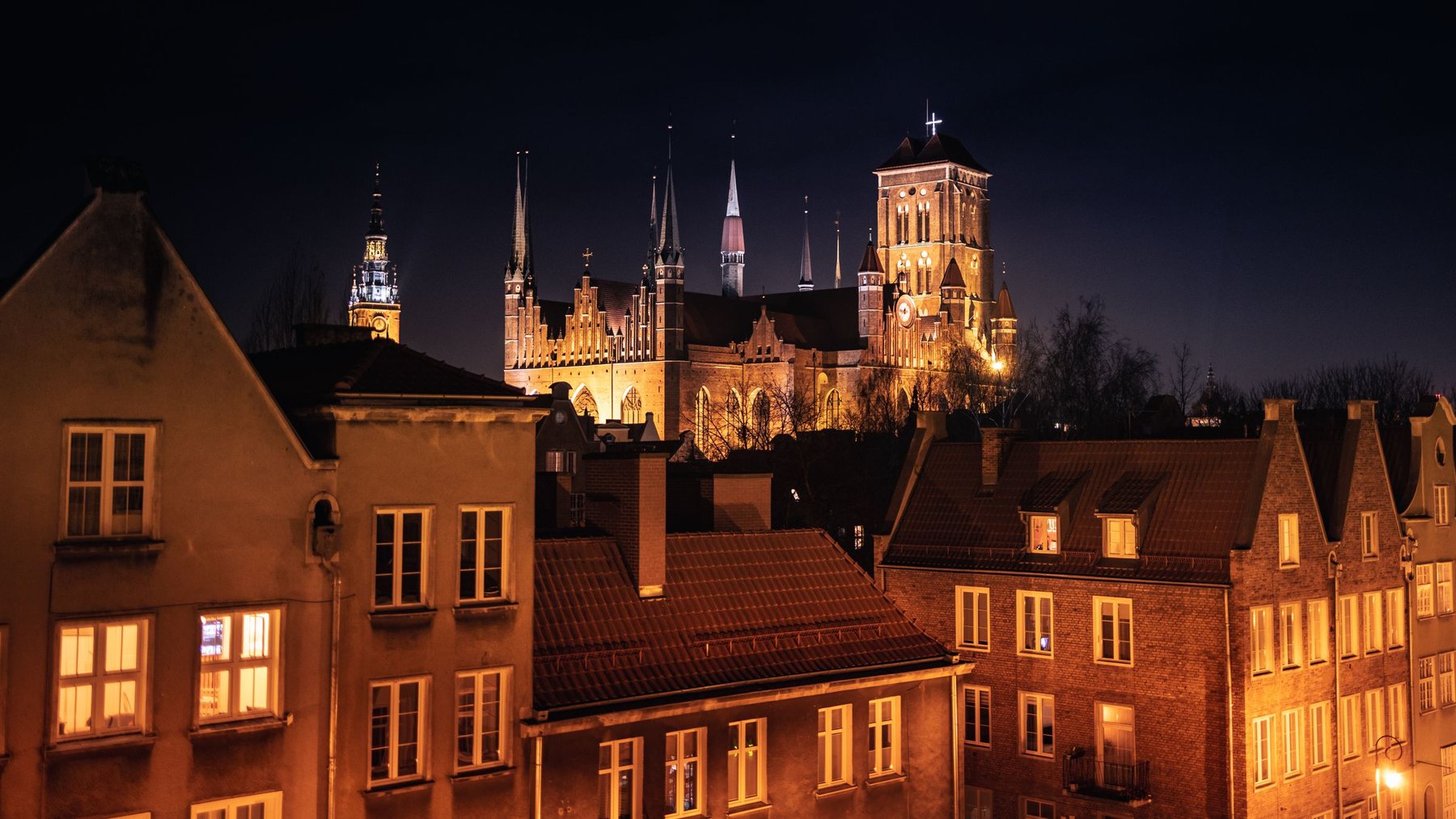 St Mary's Basilica in Gdańsk at night