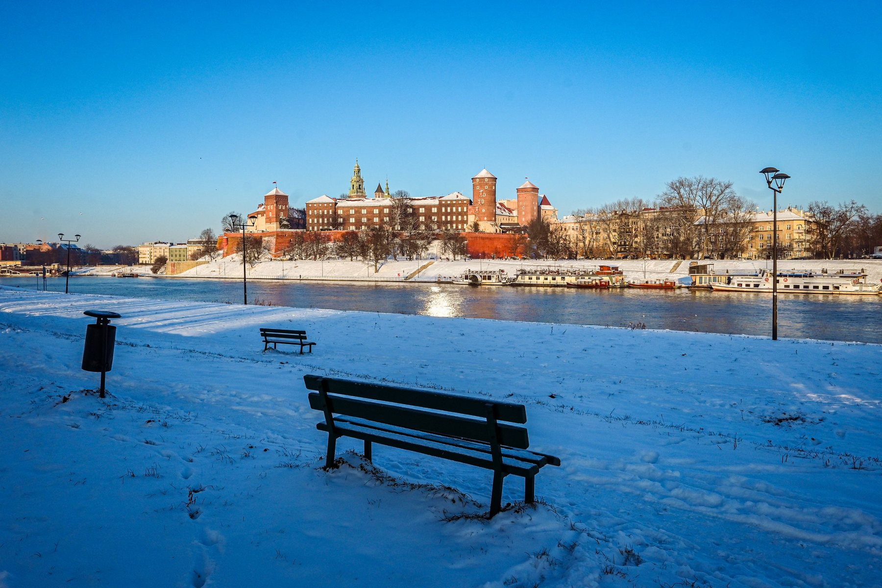 Wawel Castle above the Vistula in Kraków in winter