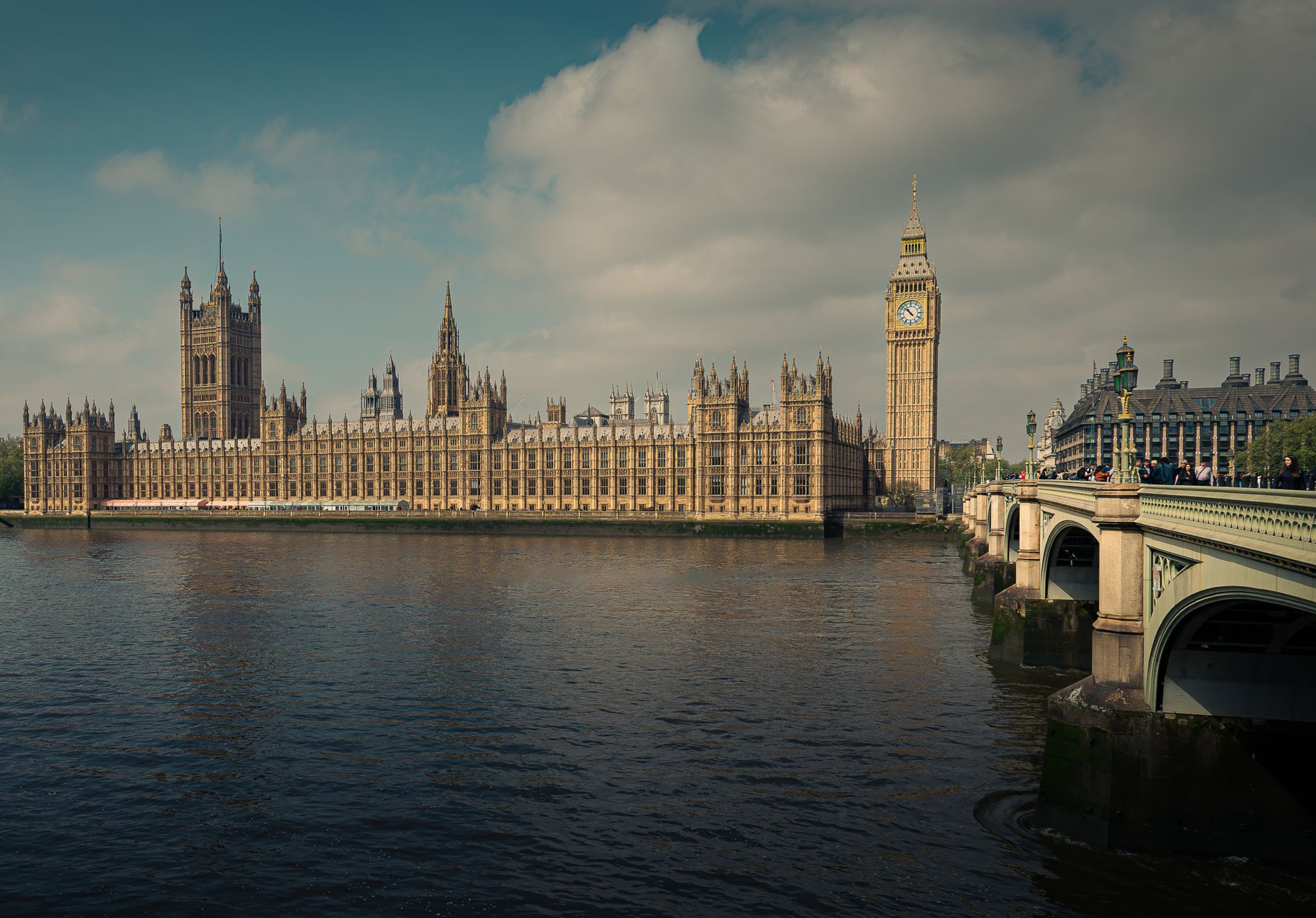 The Houses of Parliament and the Elizabeth Tower from the south bank of the Thames in afternoon light