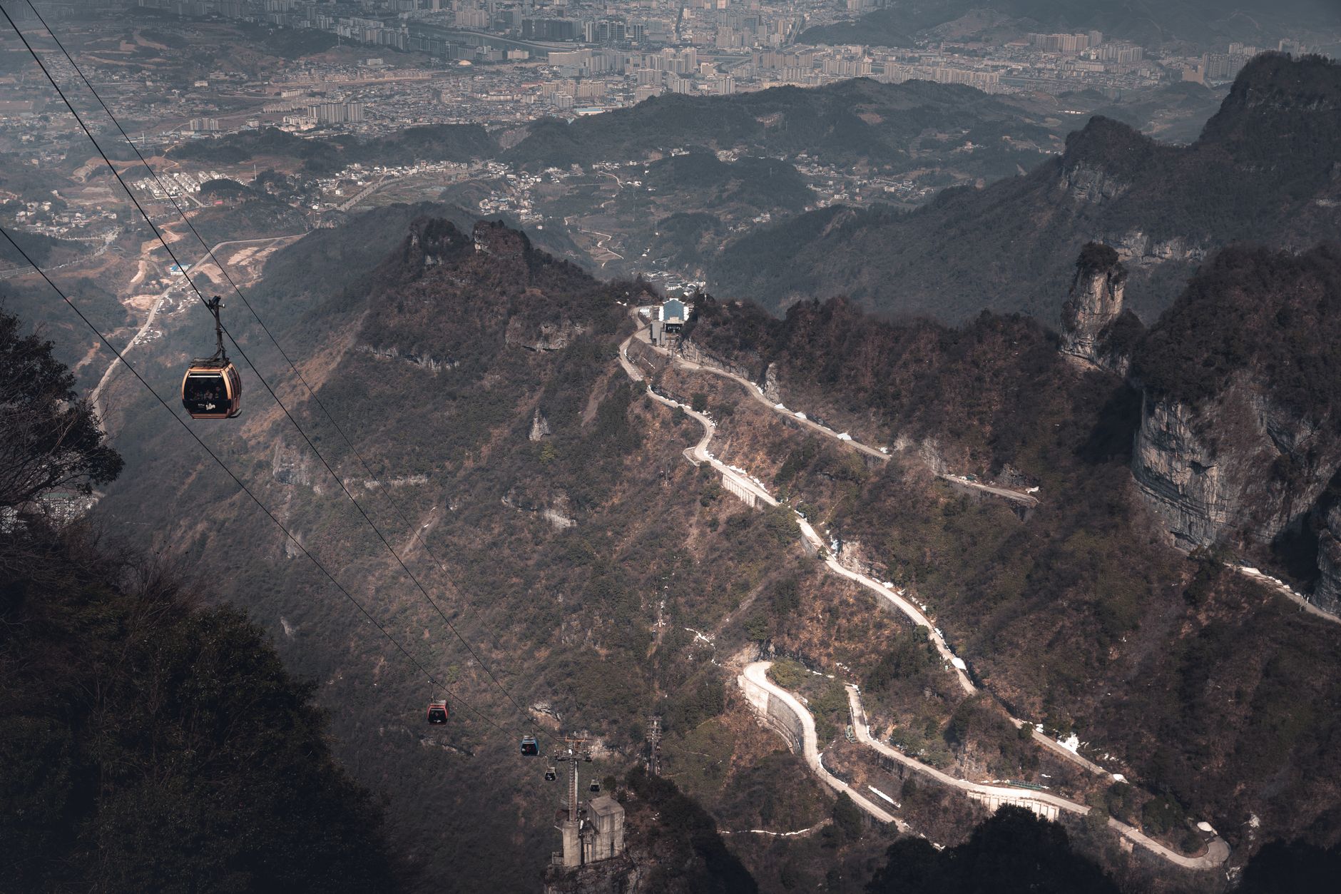 Cable car gondola above the hairpin bends of Tongtian Avenue on Tianmen Mountain